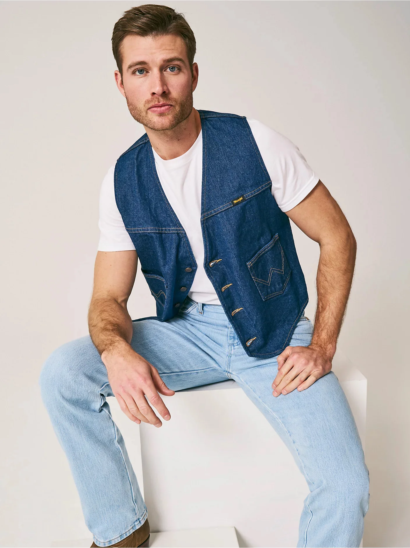 Wrangler Men’s Vest Denim Prewashed Unlined - Image 3