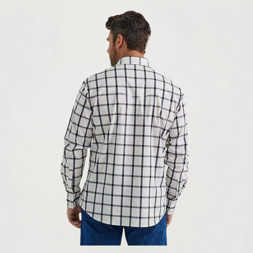 Wrangler Men's Wrinkle Resist Long Sleeve Shirt Classic Fit - Image 2