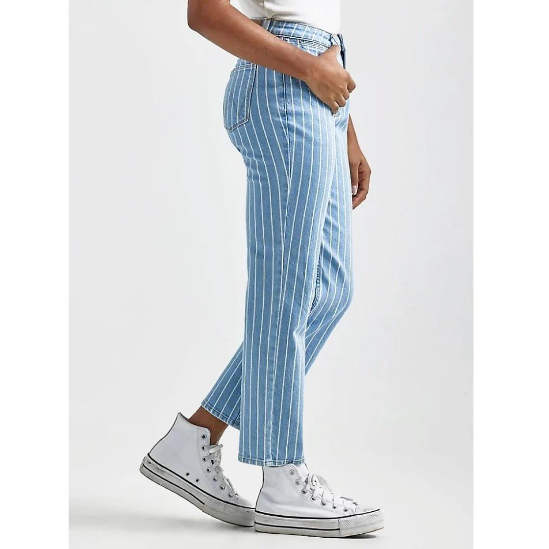 Wrangler Women’s Jeans High Rise Rodeo Straight Crop - Image 3